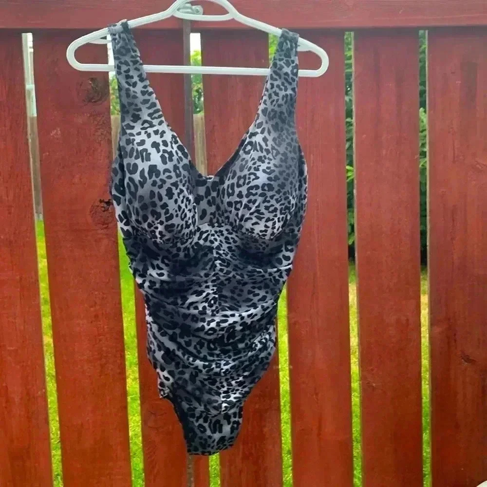Miracle suit Size 16DD gray animal print